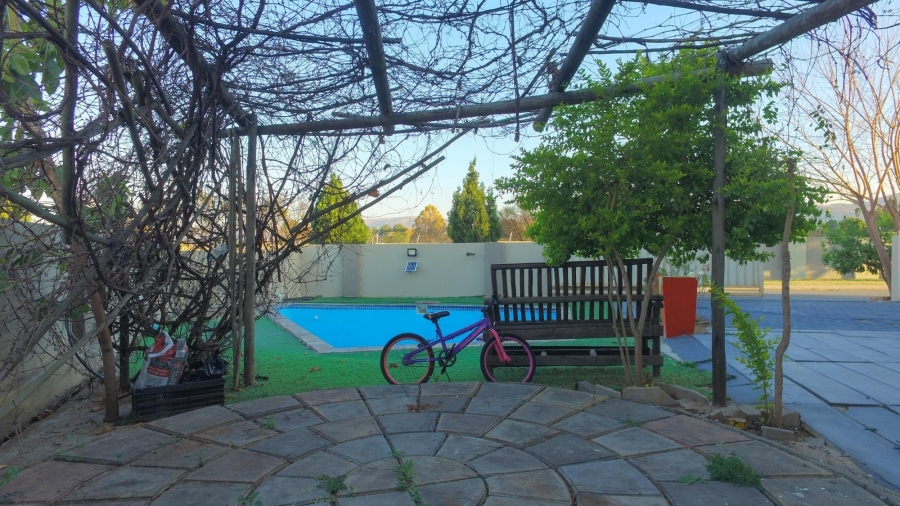 5 Bedroom Property for Sale in Waterkloof East North West